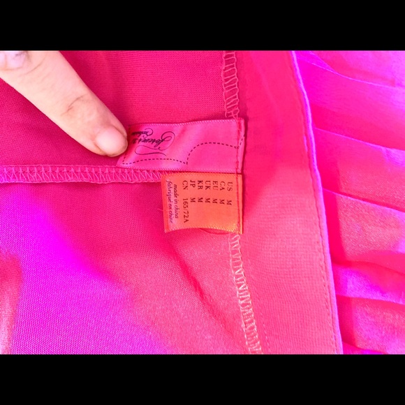 Pink skirt with shorts - Picture 5 of 6